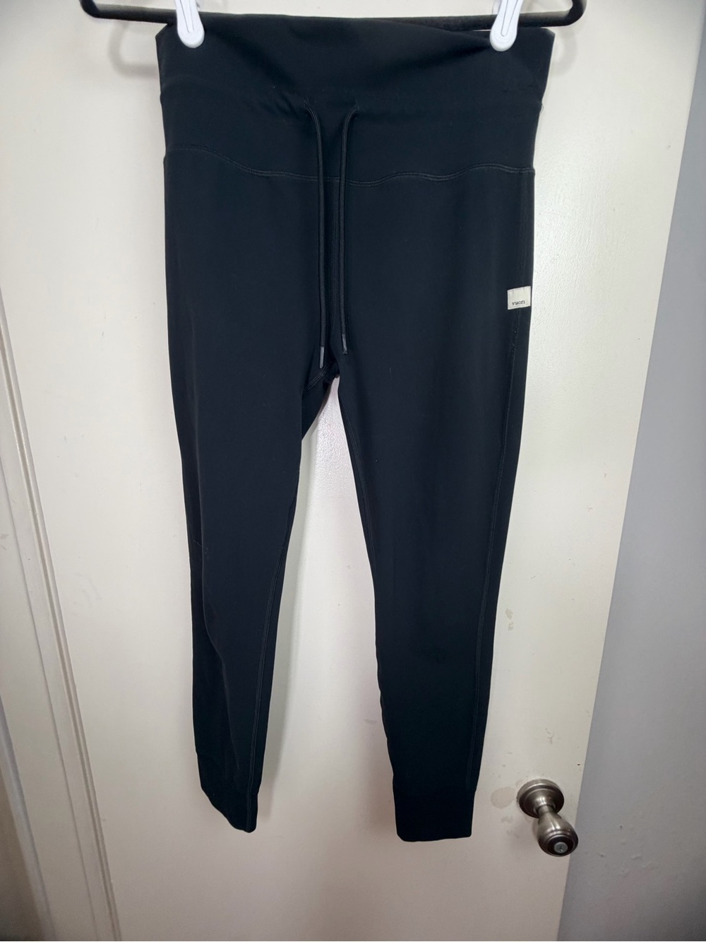 Vuori Daily Black High Rise 4Way Stretch 7/8 Drawcord Form BlissBlend Leggings M - Picture 6 of 16
